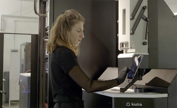 kiutra.io touch interface mounted on cryostat
